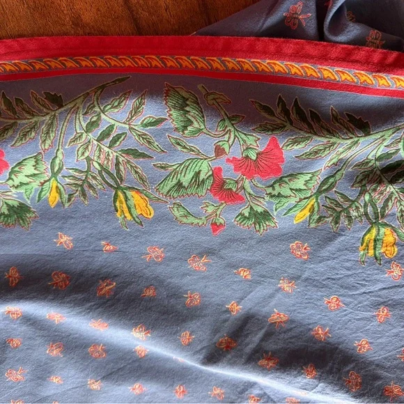 Williams Sonoma Blue Floral French Style Vintage Tablecloth - Picture 5 of 7